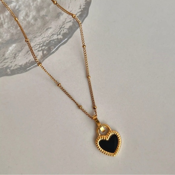 18K Gold Plated Heart Pendant Necklace - Picture 3 of 7